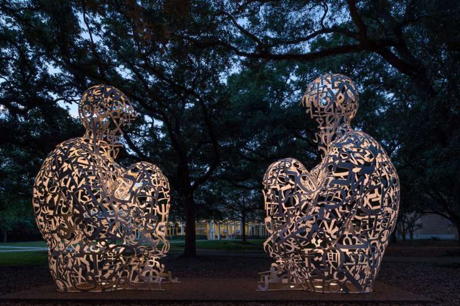 Jaume Plensa, Mirror. Photo by Nash Baker.