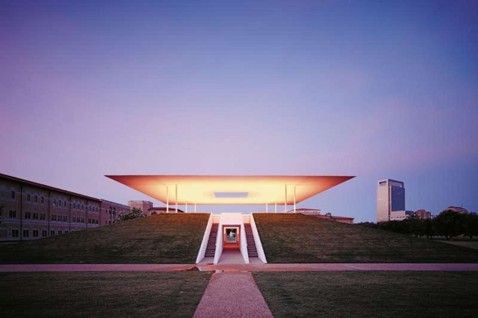 James Turrell, Twilight Epiphany Skyspace, photo by Jennifer Holzherr.