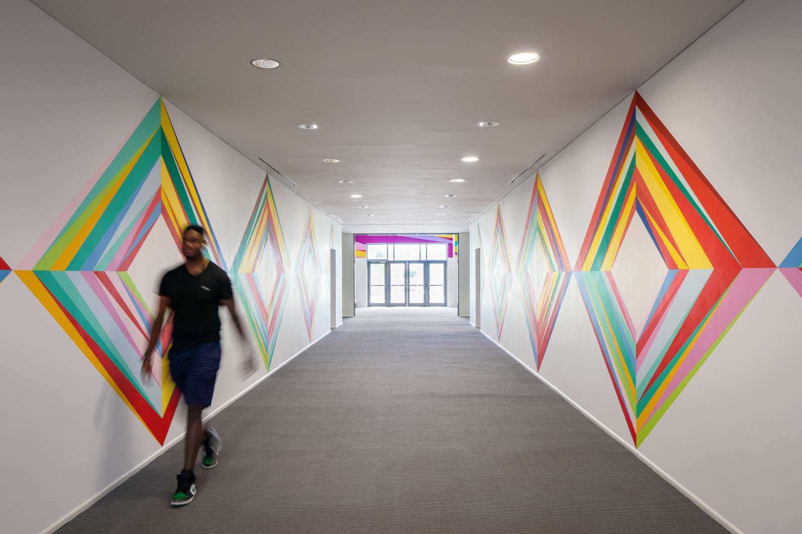 Odili Donald Odita Meeting Place / Painting with Changing Parts, 2022. Photo by Sean Fleming.