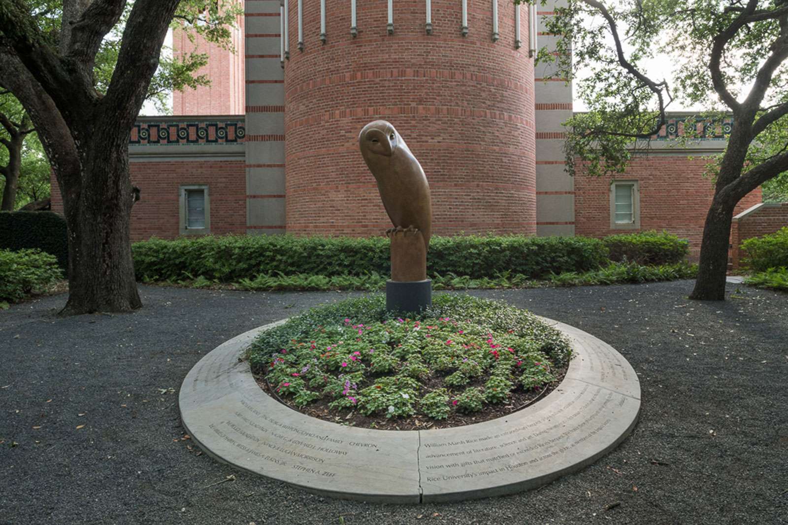 Geoffrey Dashwood, Monumental Barn Owl, 2009. Photo: Nash Baker