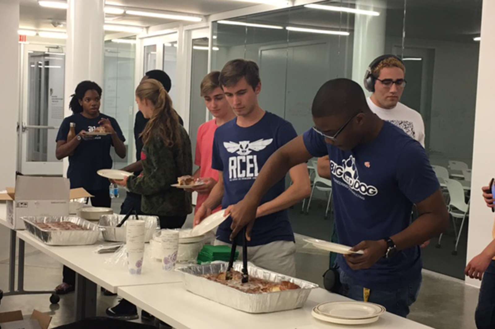 Rice students enjoy sticky buns during a study break at the Moody. 
