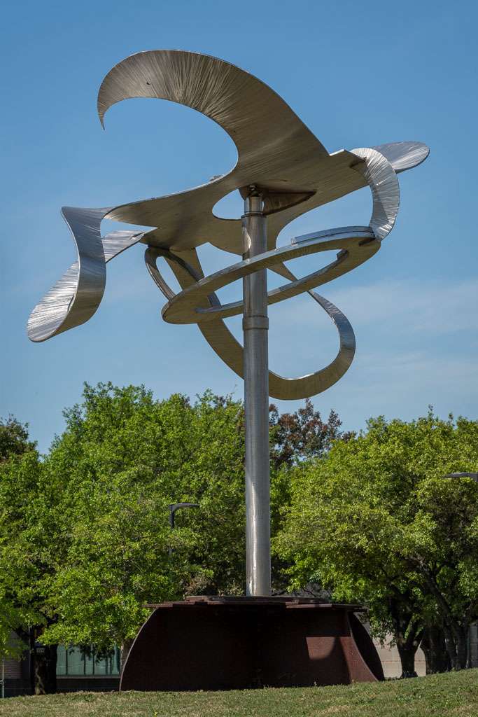 Mark di Suvero, Po-um. Photo: Nash Baker Mark di Suvero, Po-um. Photo: Nash Baker