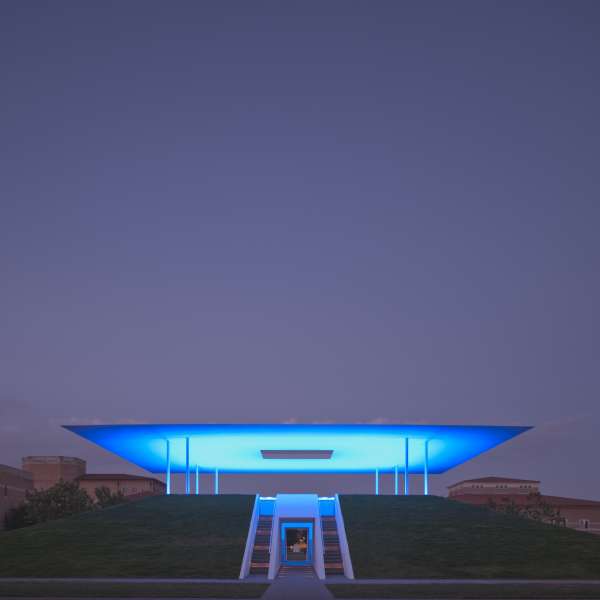 Twilight Epiphany (2012), The James Turrell Skyspace at the Suzanne Deal Booth Centennial Pavilion at Rice University. Photo Paul Hester. Image courtesy Rice University.